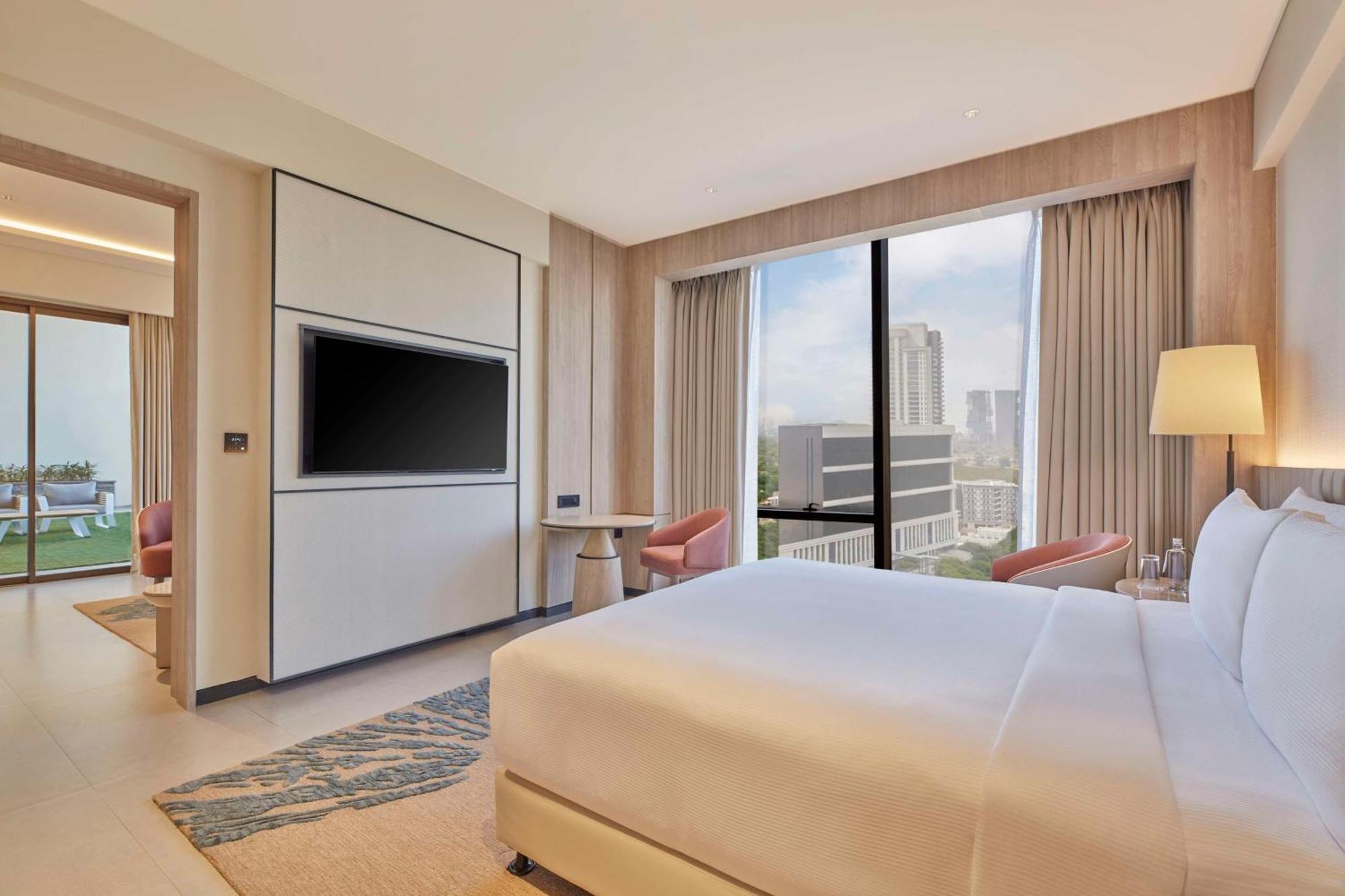 Hilton Gurugram Baani City Centre Gurgaon Dış mekan fotoğraf