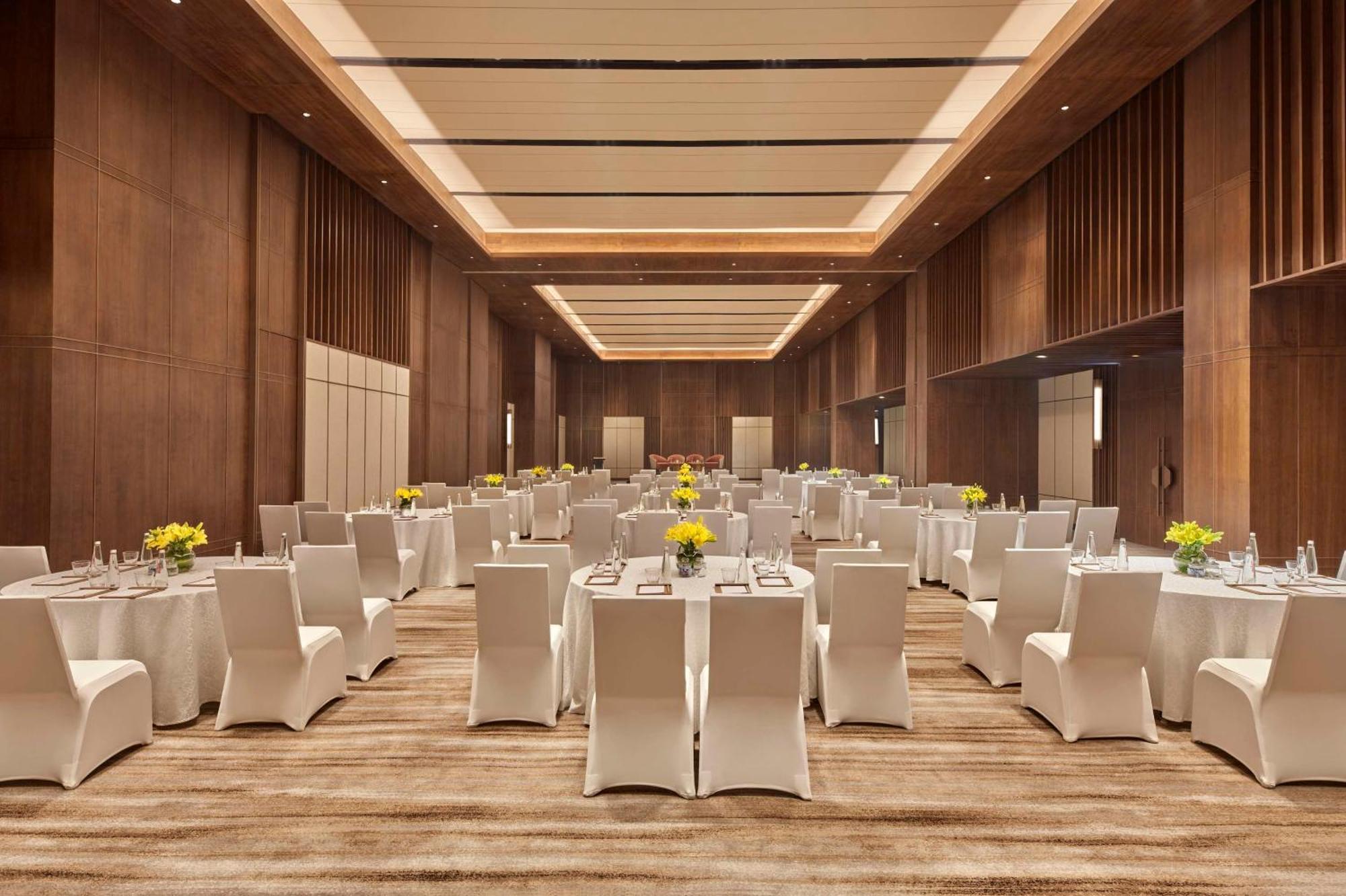 Hilton Gurugram Baani City Centre Gurgaon Dış mekan fotoğraf