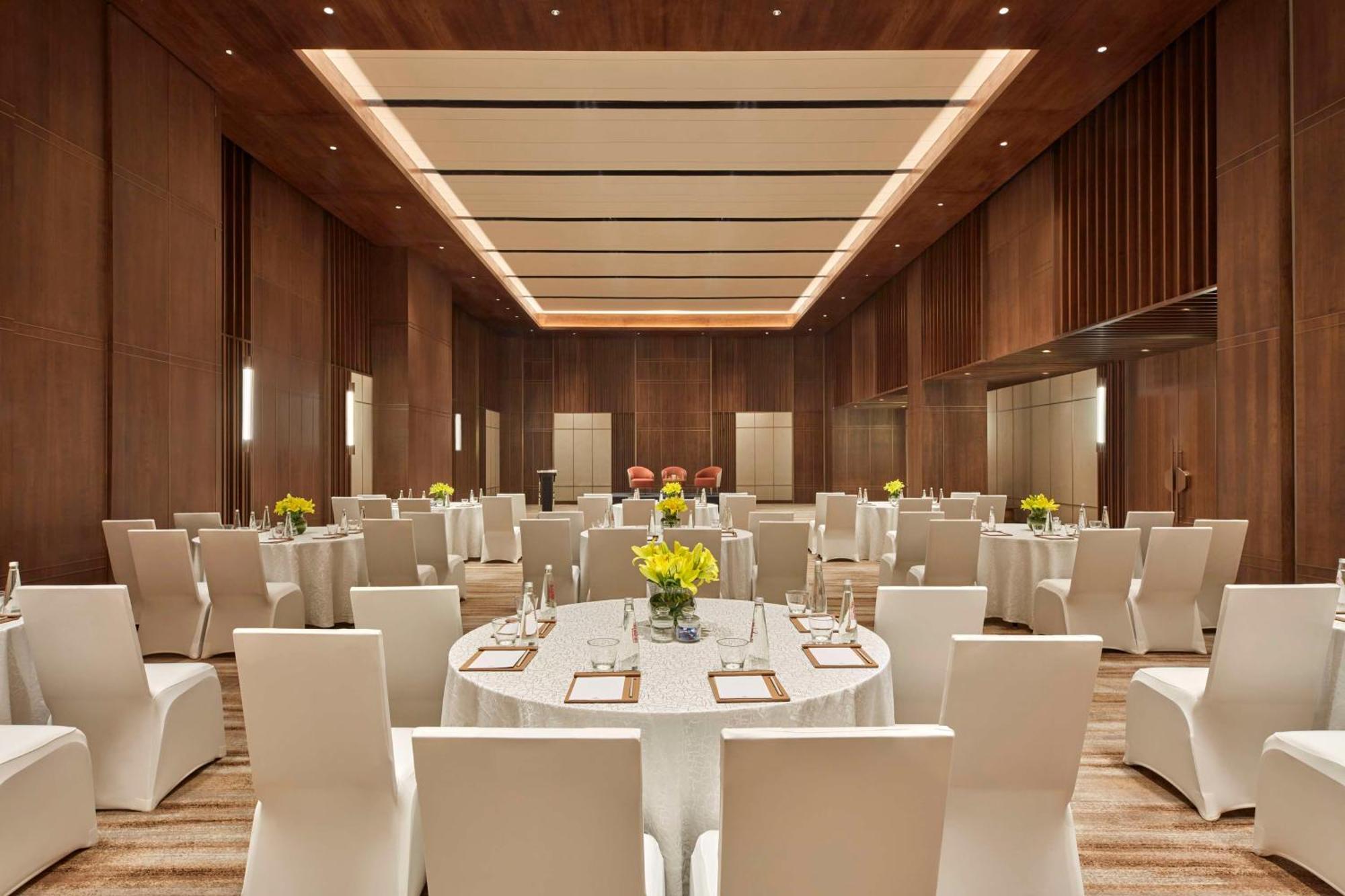Hilton Gurugram Baani City Centre Gurgaon Dış mekan fotoğraf
