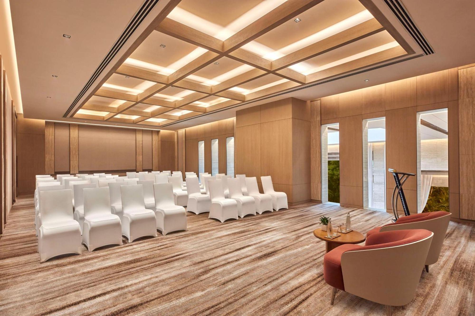Hilton Gurugram Baani City Centre Gurgaon Dış mekan fotoğraf
