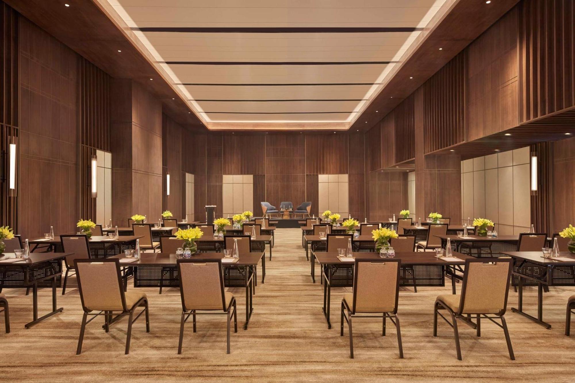 Hilton Gurugram Baani City Centre Gurgaon Dış mekan fotoğraf
