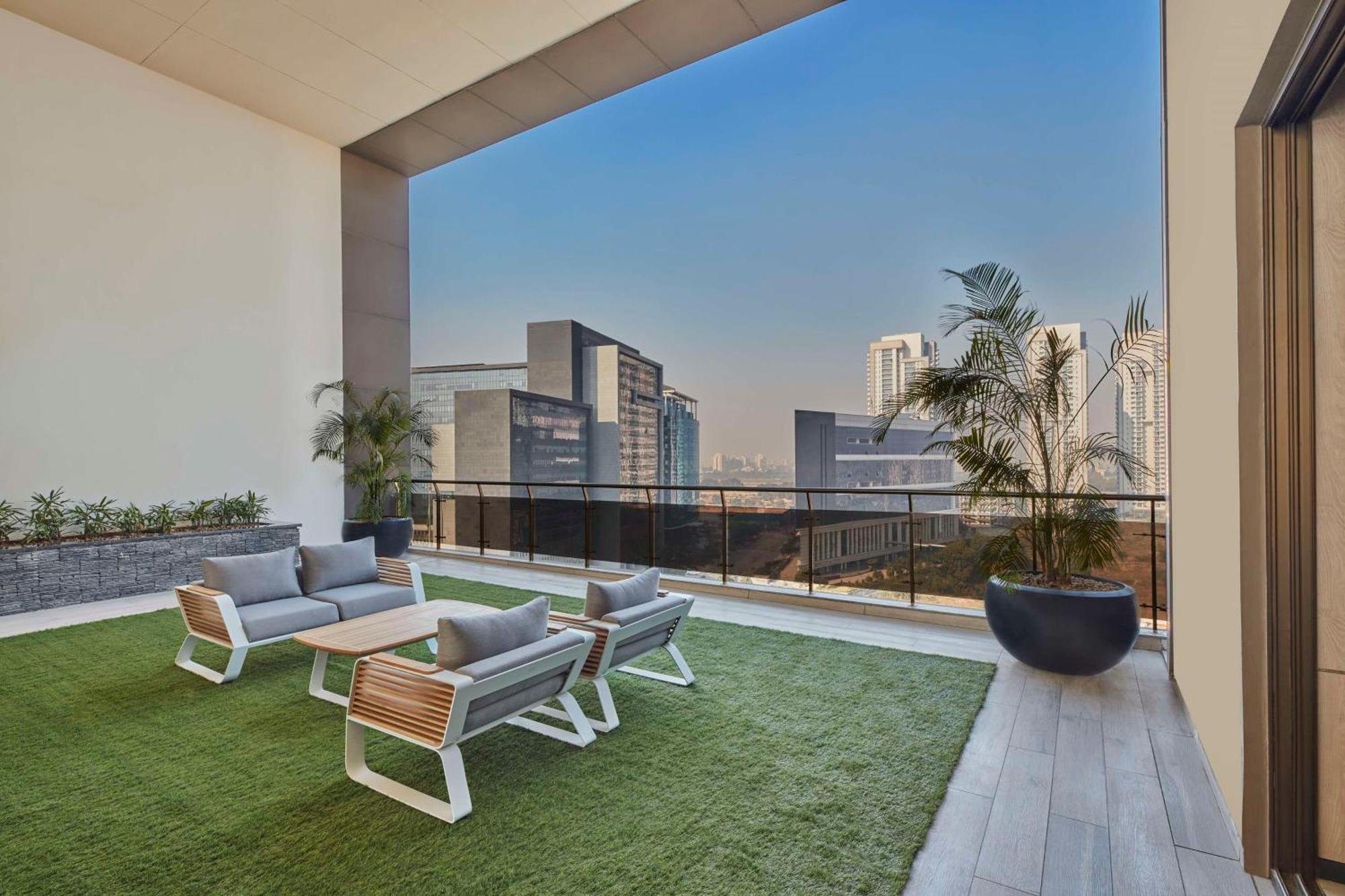 Hilton Gurugram Baani City Centre Gurgaon Dış mekan fotoğraf