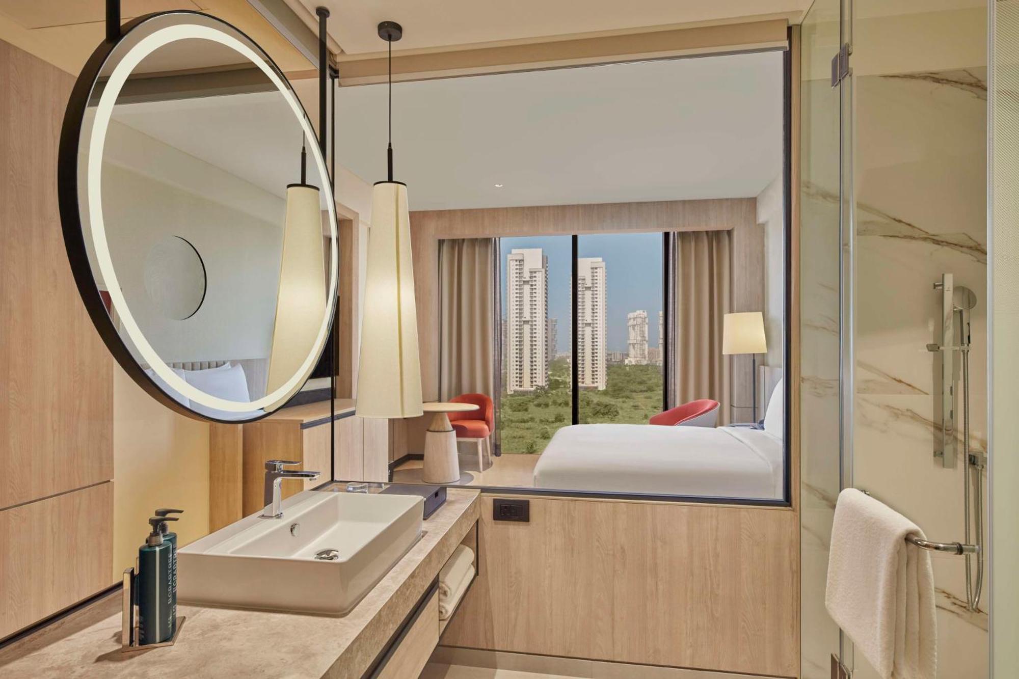 Hilton Gurugram Baani City Centre Gurgaon Dış mekan fotoğraf