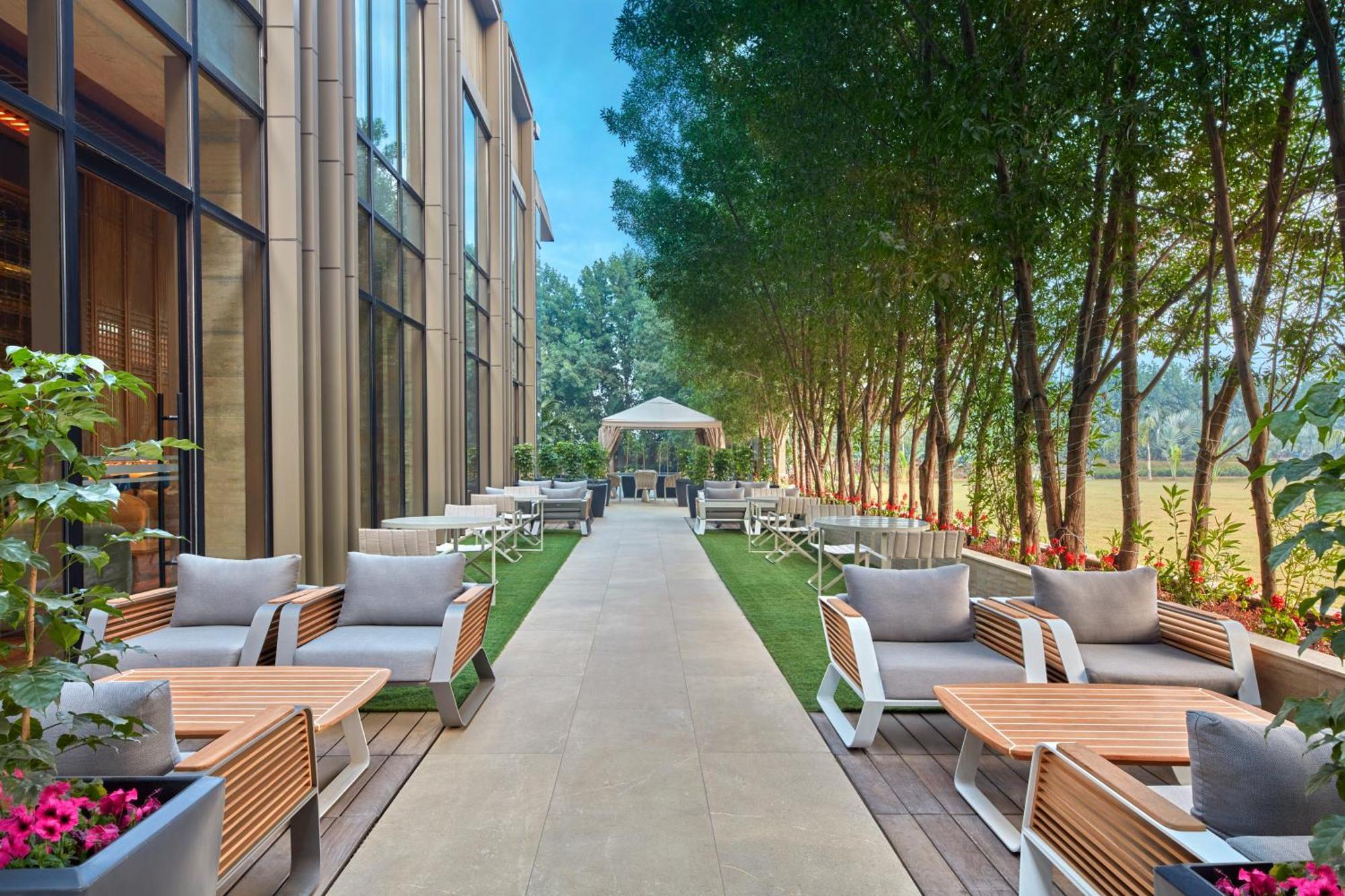 Hilton Gurugram Baani City Centre Gurgaon Dış mekan fotoğraf